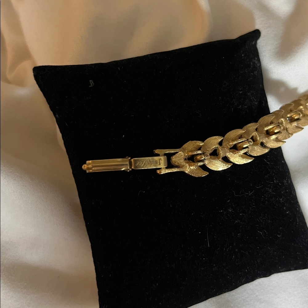 Signed Judy Lee Gold Tone and White Leaf Bracelet - Picture 4 of 4